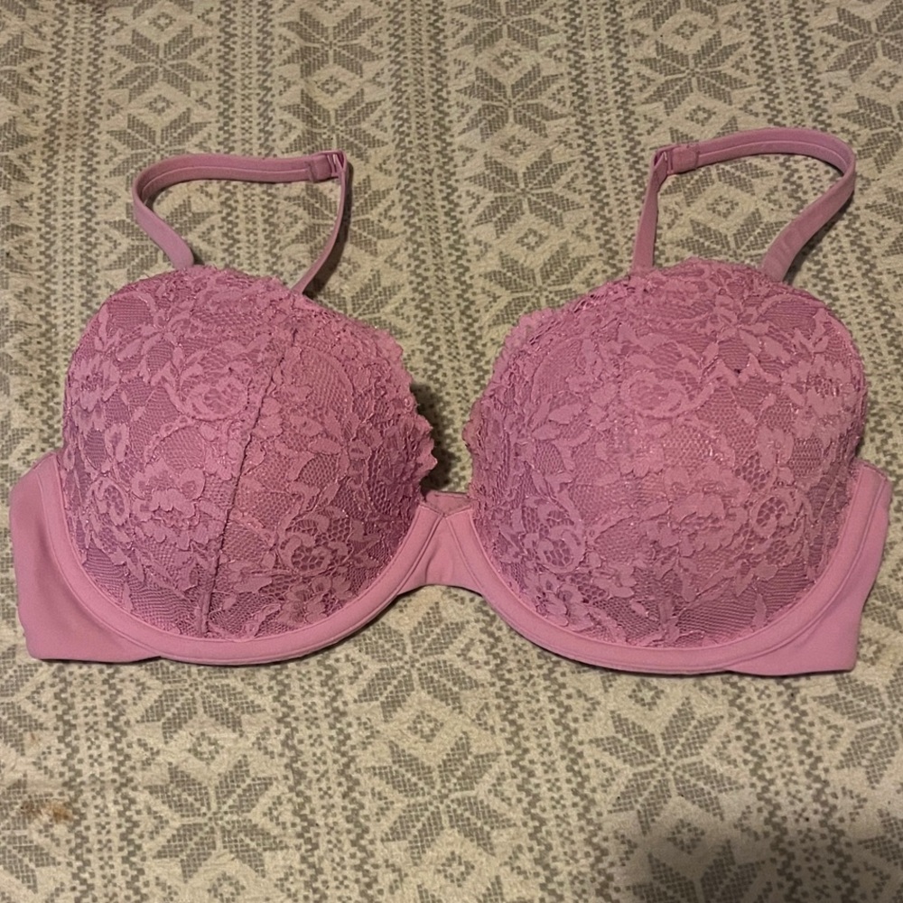 SKIMS Lace Underwire Bra in Lavender